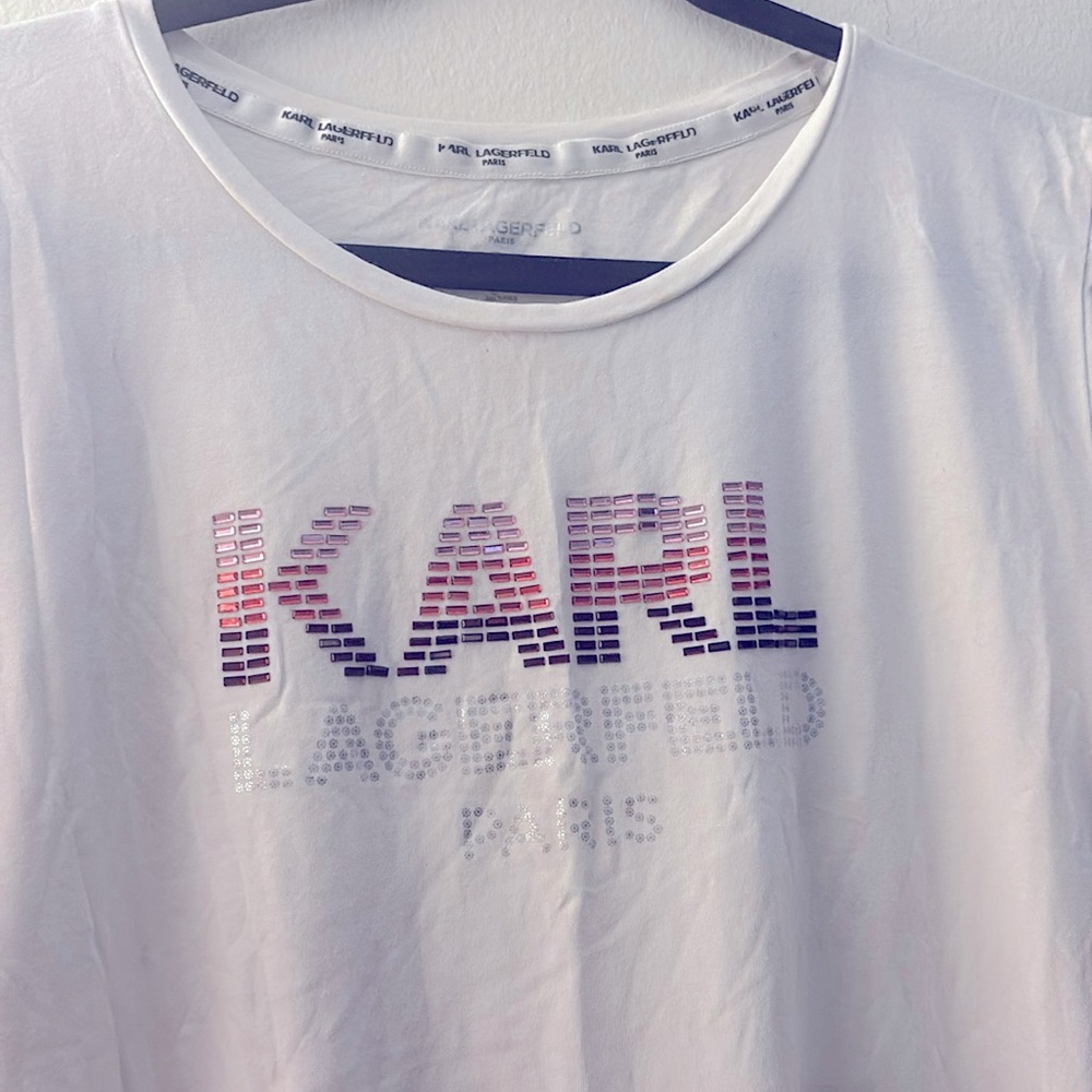 T-shirt from the Karl Lagerfeld Paris brand, featuring a "KARL" logo